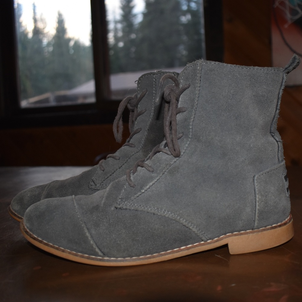 Women’s Toms grey suede boots